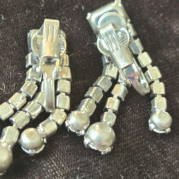 Vintage 1930's Art Deco Style Rhinestone Fringe Clip Earrings Silver tone Metal - Picture 4 of 4